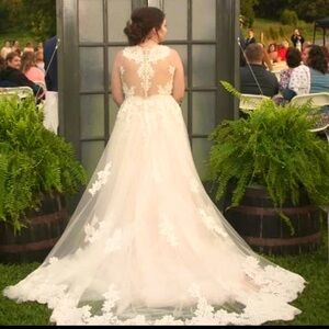 Madison James - MJ417 bridal gown Size 12